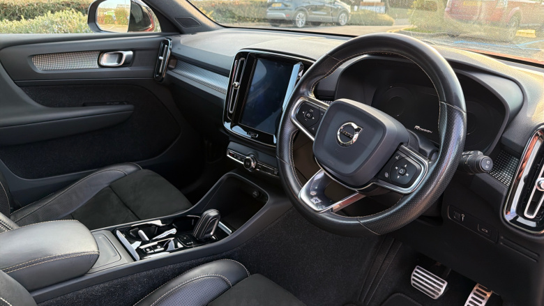 Volvo Xc40 2.0 T5 R DESIGN Pro 5dr AWD Geartronic Petrol Estate